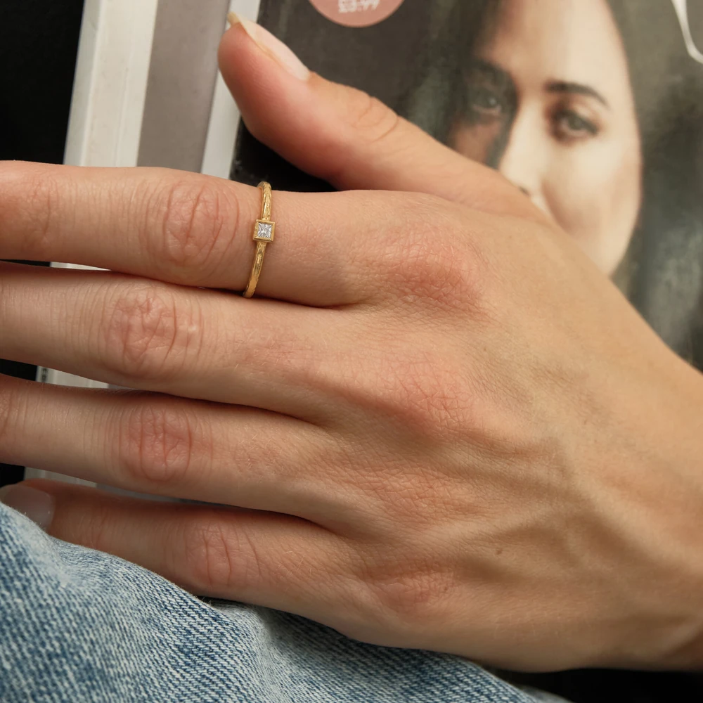 Elira Ring | 24k gold ring on a model