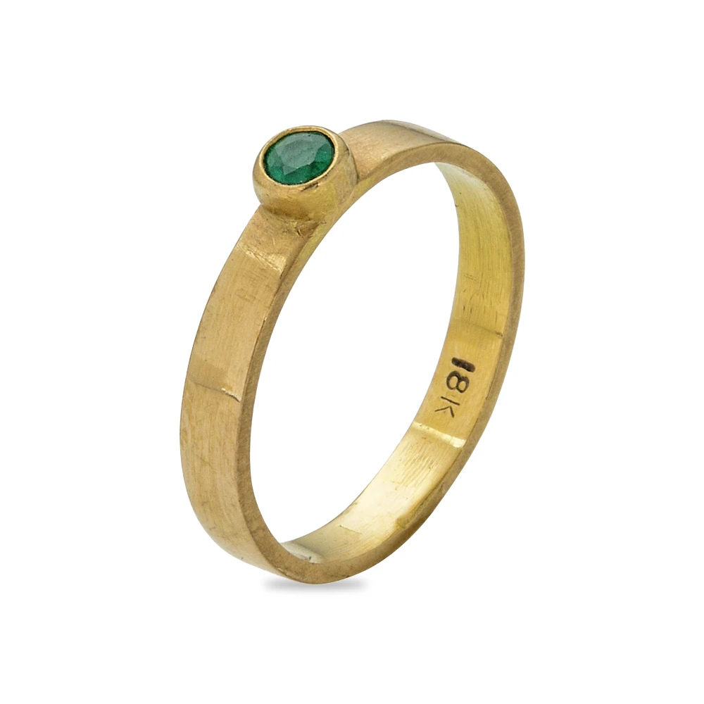 Eon Ring | 18k gold ring, upright view