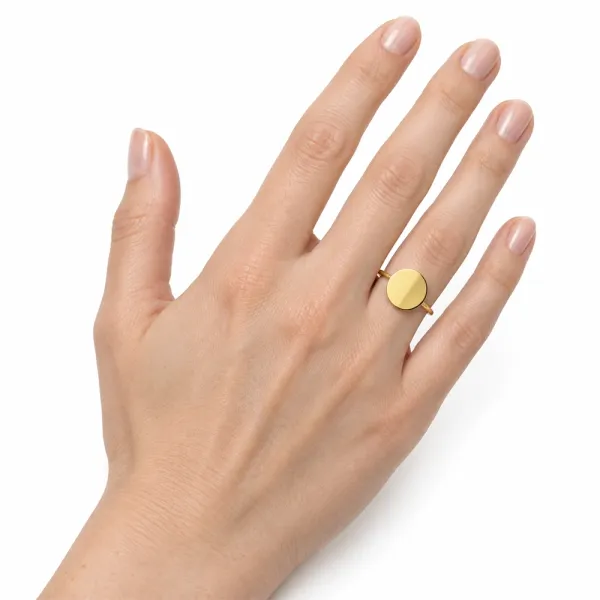 Moon Ring | 18k gold ring on a model