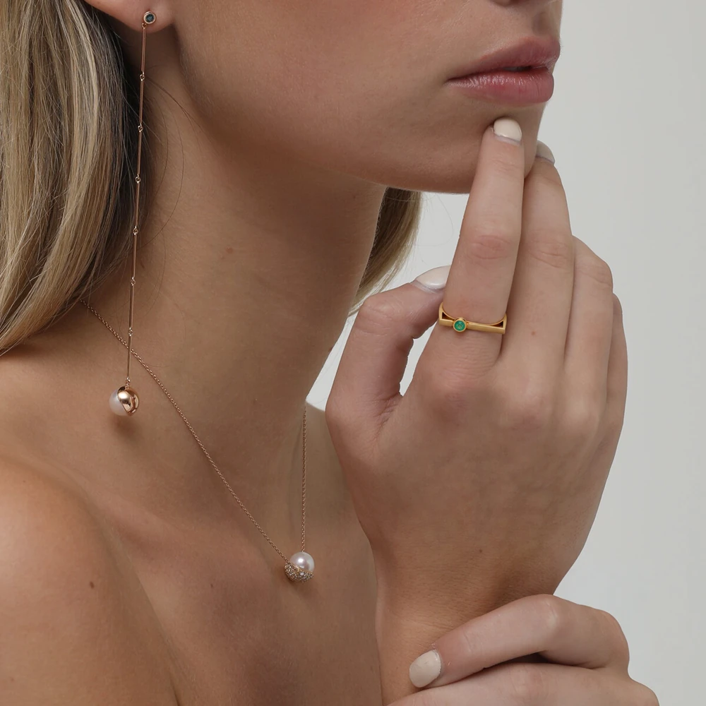 Oriella Ring | 18k gold ring on a model