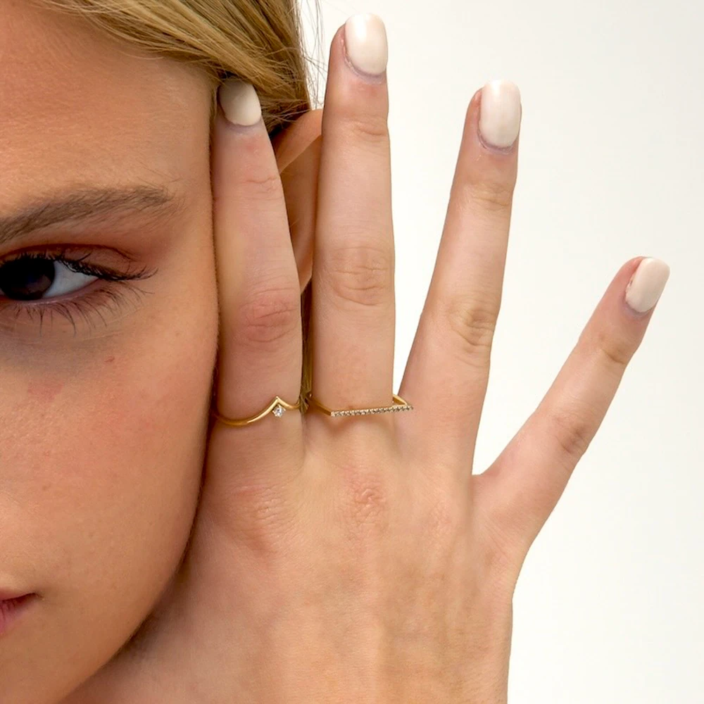 Anima Ring | 18k gold ring on a model, alternate view 2