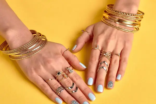 Polish a Gold Ring at Home