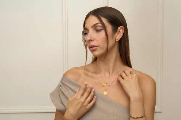 From Minimalist Bands to Sculptural Gold: Popular Styles